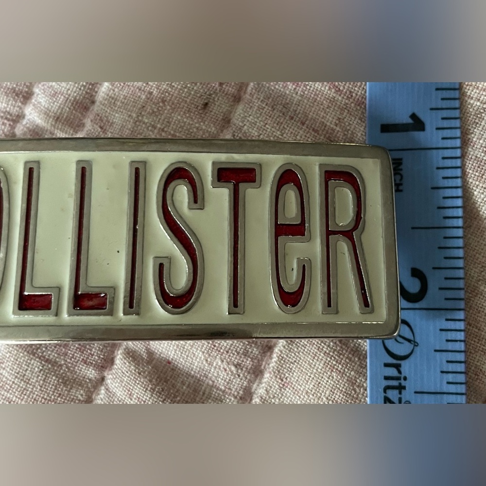 Hollister Red Enamel Logo Buckle - Picture 5 of 6